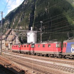 SBB-CFF-FSS-Gosschenen-Vier-gekoppelde-treinen-Re-6-6_Re-4-4--Re-620-042